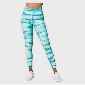 NUX One By One Hand Dye High Compression Capri Leggings (M)